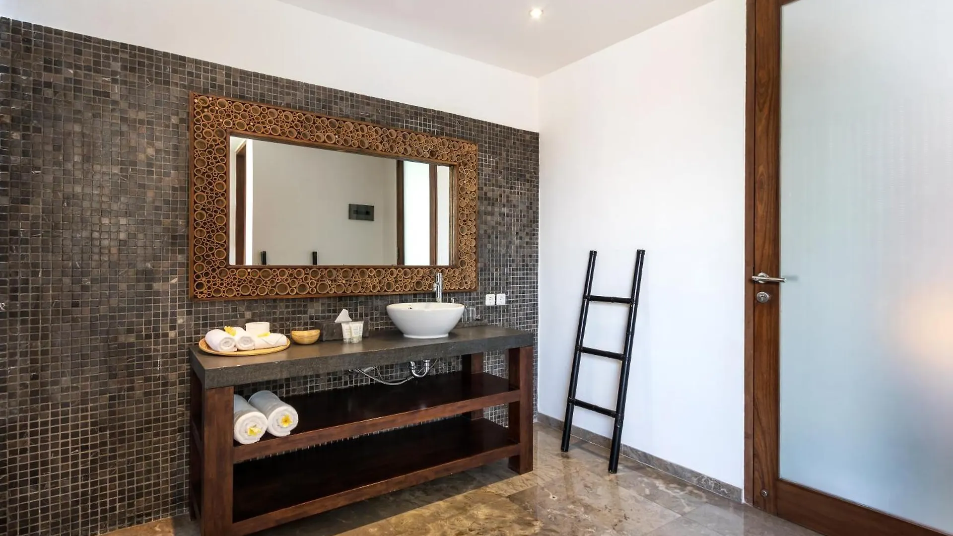 Villa Anjali Orange By Villa Finder Seminyak