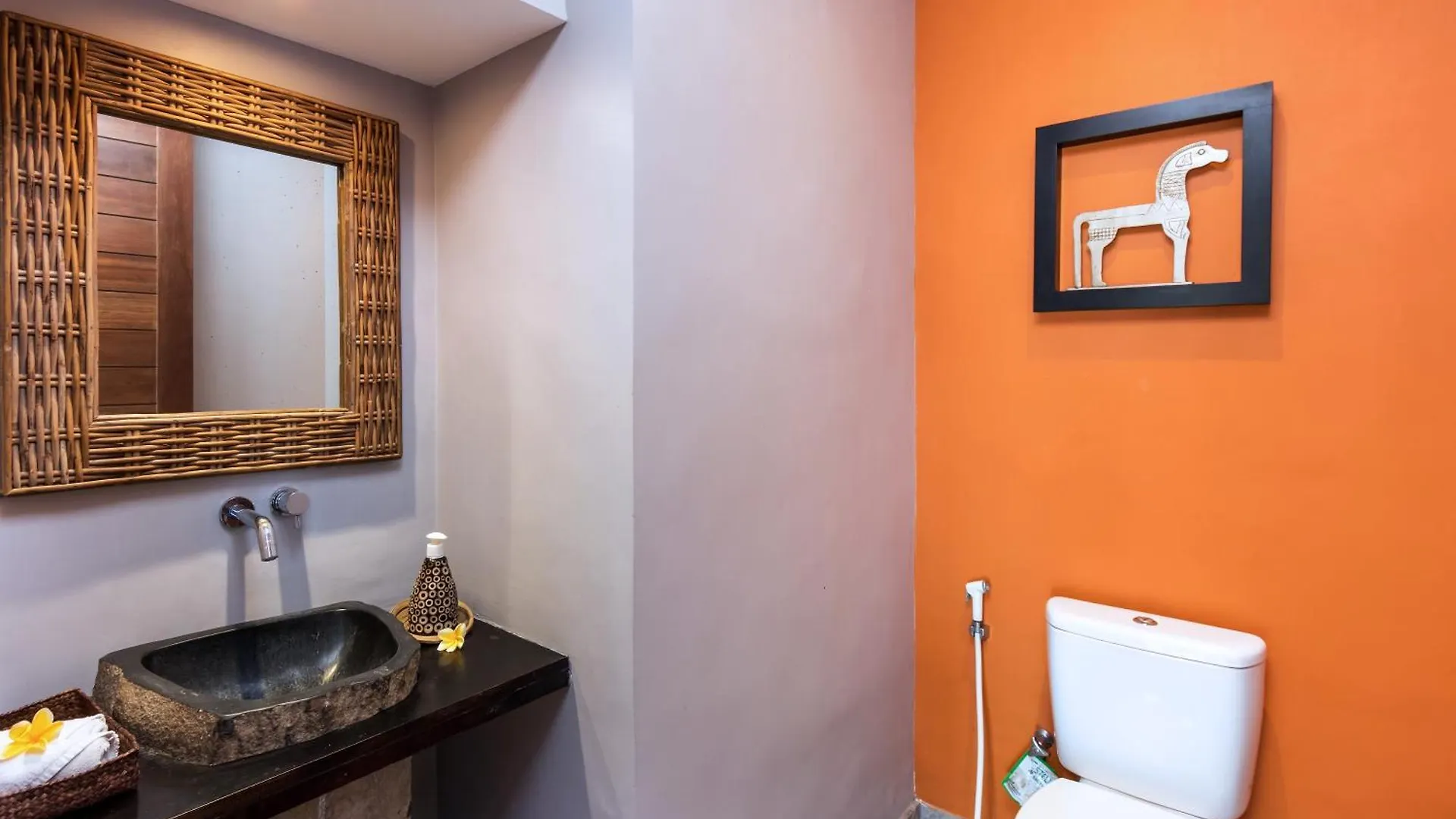 Villa Anjali Orange By Villa Finder Seminyak Indonesien